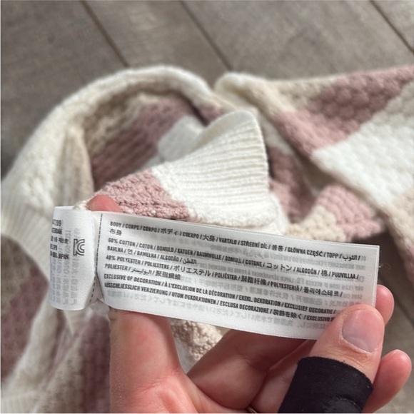 Hollister Size Small Pink and White Striped Sweater. - Picture 5 of 6